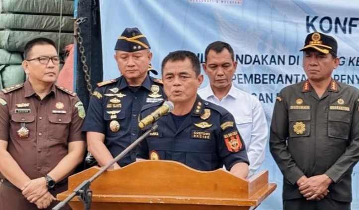 印尼查获价值15.1亿盾的非法进口旧衣服